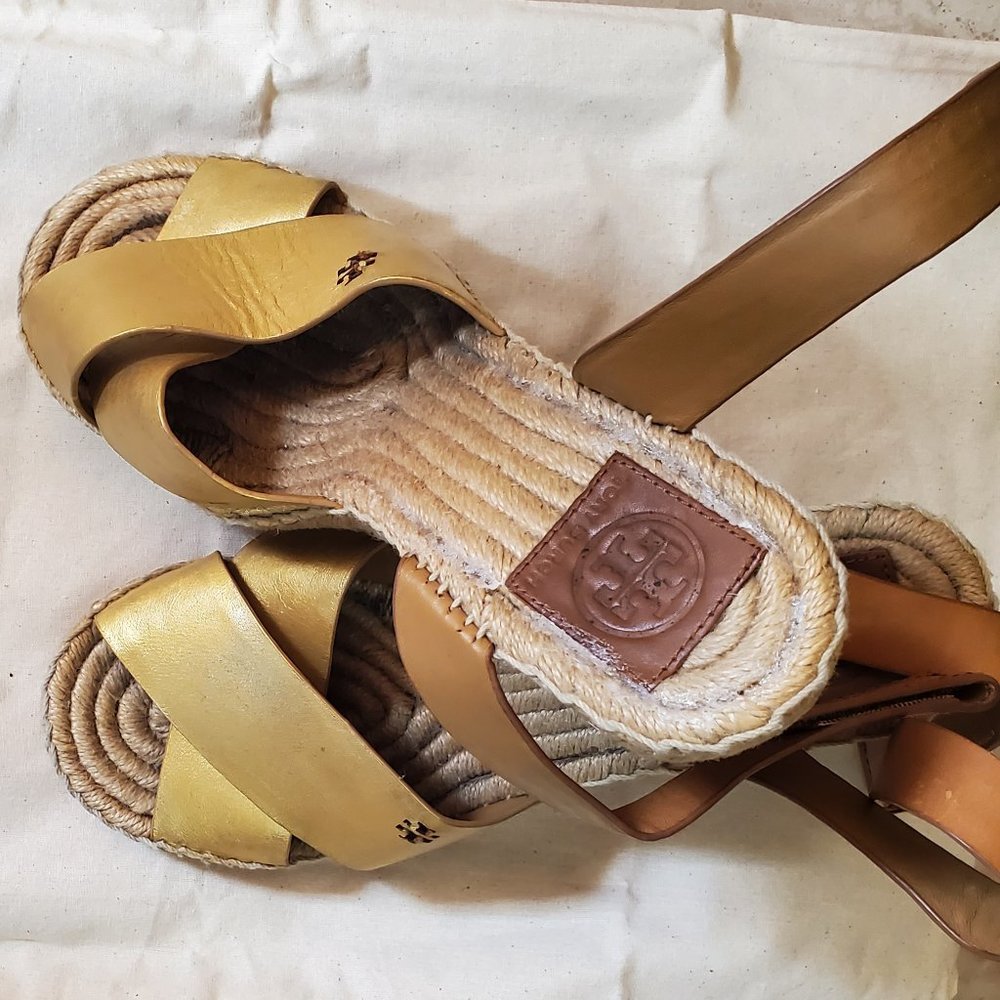 Two-tone gold and tan Tory Burch espadrilles. Size 8.
